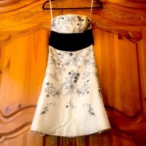 White House Black Markey 100% Silk dress
